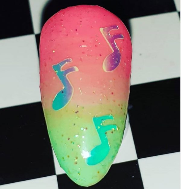Music Note Shapes Colour Shifting Green Gold - Image 2