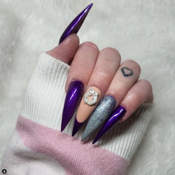 3D Crystal And Pearl Wreath Christmas Nail Art Charms - Image 2