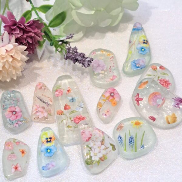 Flower Patterned Sea Glass, Kent Beaches, Craft Sea Glass, Sea Glass For Jewellery Making, Sea Glass For Crafts, Sea Glass Pieces - Image 5