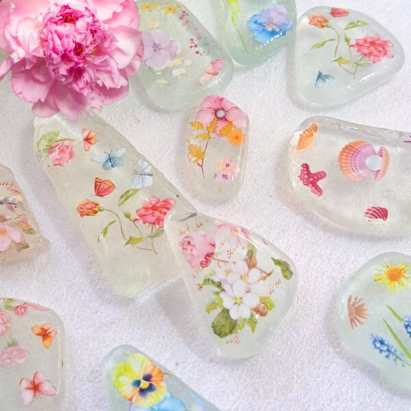 Flower Patterned Sea Glass, Kent Beaches, Craft Sea Glass, Sea Glass For Jewellery Making, Sea Glass For Crafts, Sea Glass Pieces - Image 4
