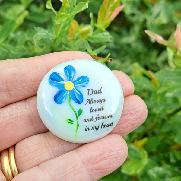 Mum Bereavement Pocket Hug Pebbles, Dad Memorial Stone Mum And Dad Forget Me Not Memory Gifts - Image 3