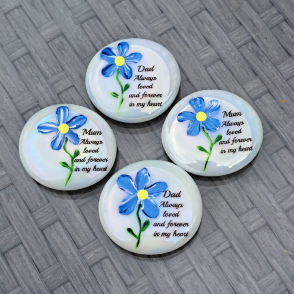 Mum Bereavement Pocket Hug Pebbles, Dad Memorial Stone Mum And Dad Forget Me Not Memory Gifts - Image 2