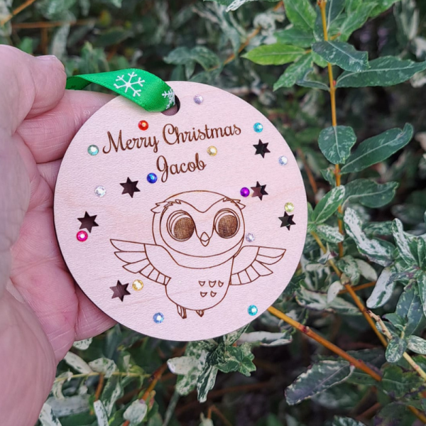 Puffin Rock Xmas Baubles, Personalised Puffin Rock Baubles, Wooden Rustic Crystal Xmas Tree Baubles, Kids Xmas Baubles, Pre School Kids Cartoon Baubles - Image 3